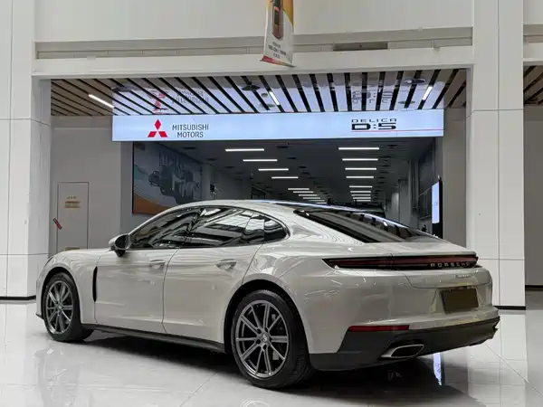 Porsche Panamera 2025