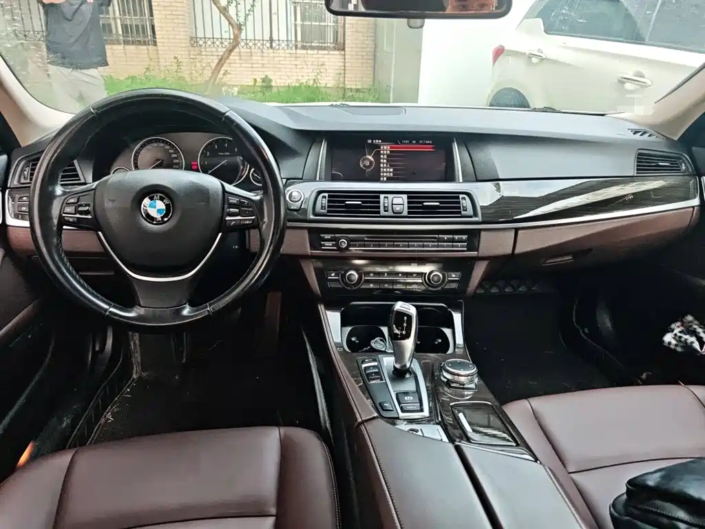BMW 5 Series 2016 — фото 13