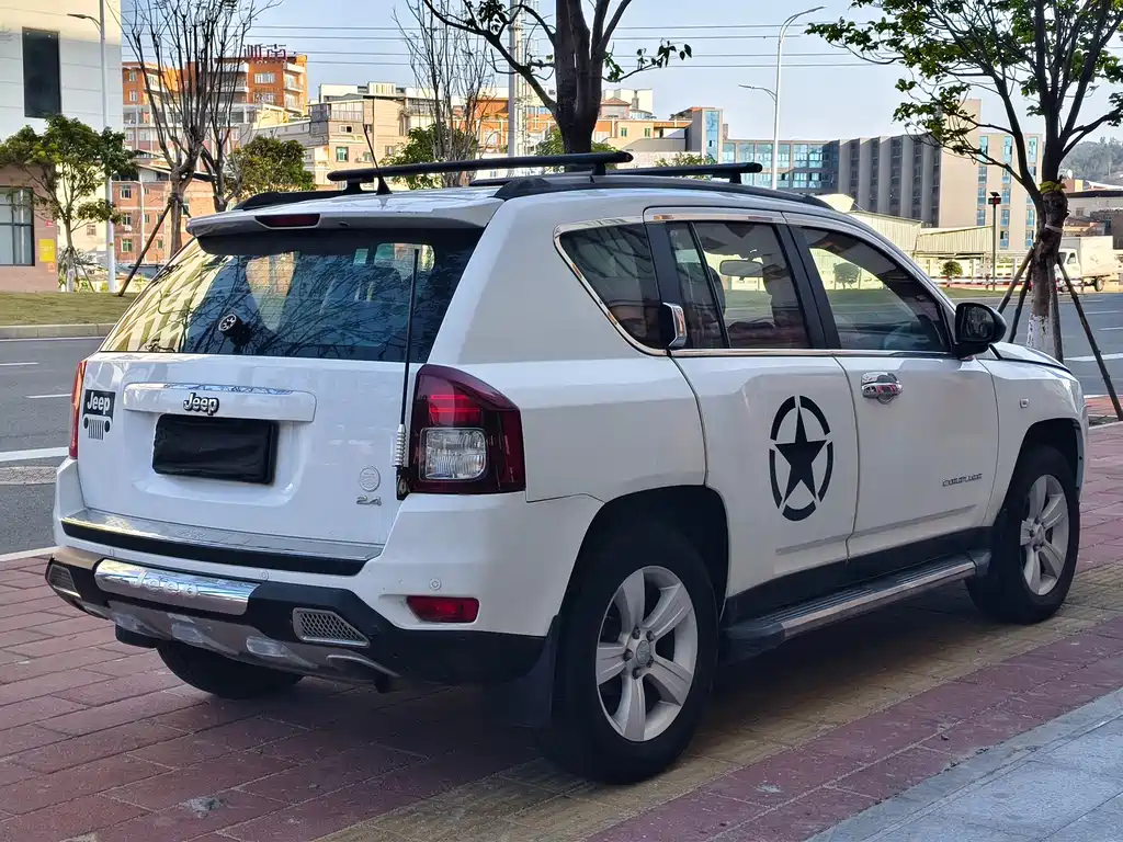 Jeep Compass 2015 — фото 7