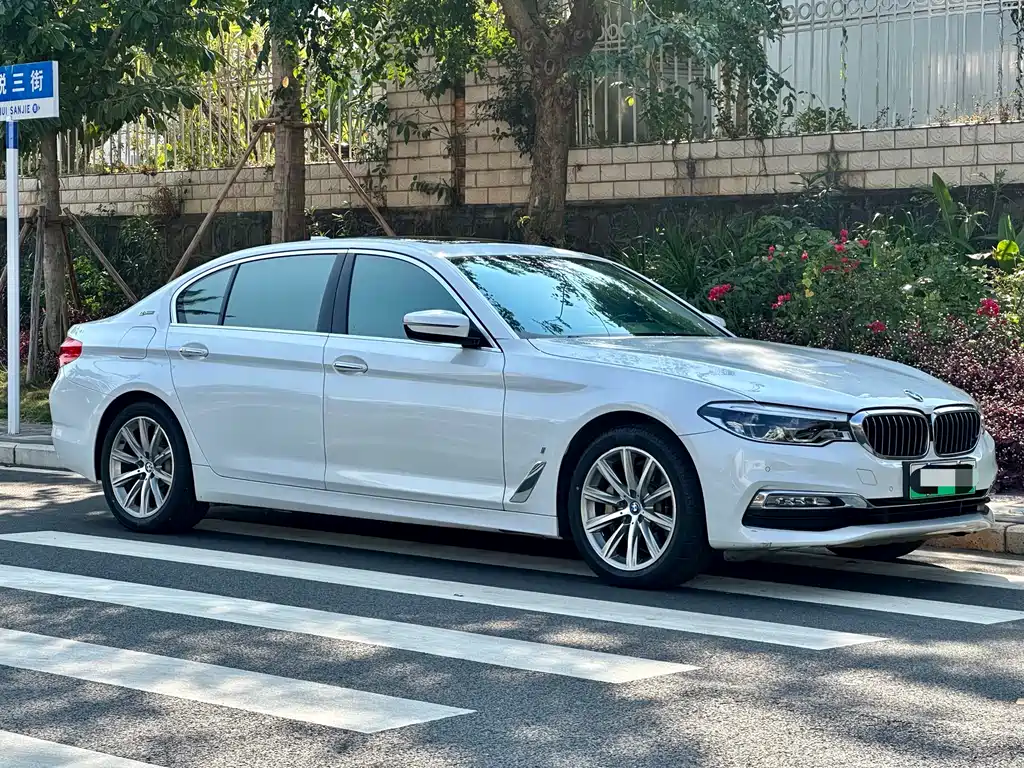 BMW 5 Series New Energy 2019 — фото 1