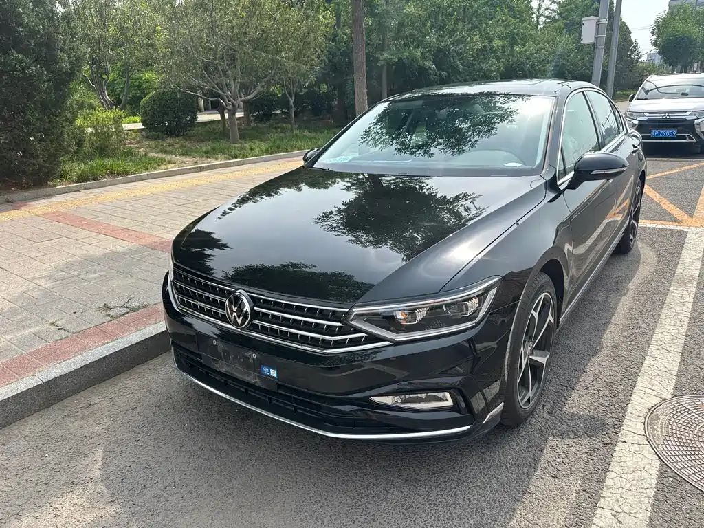 Volkswagen Magotan 2025