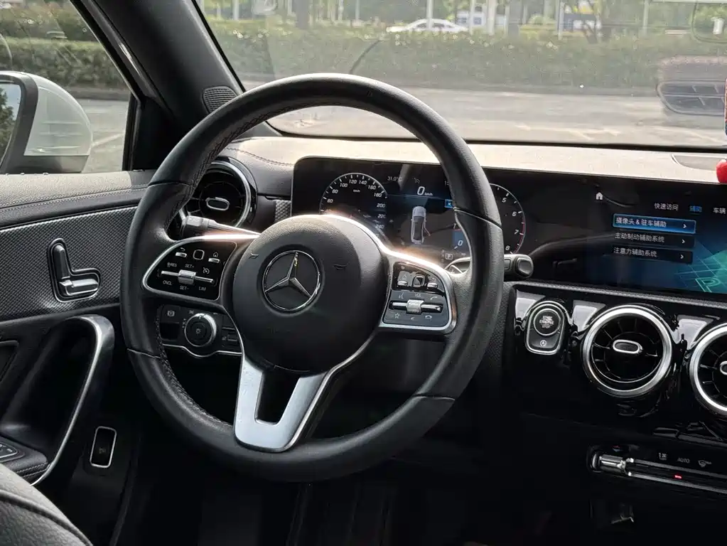 Mercedes-Benz A-Class 2019 — фото 10