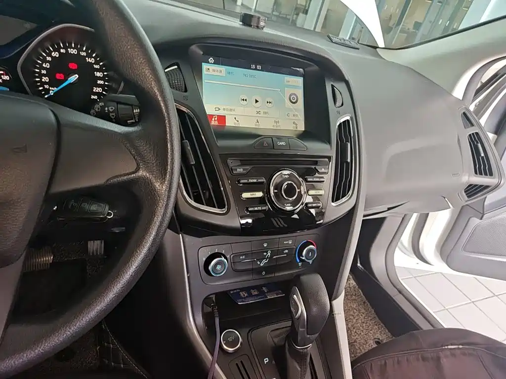 Ford Focus 2016 — фото 10