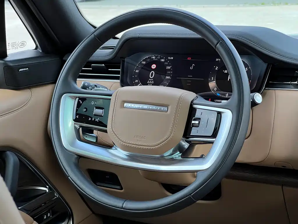 Land Rover Range Rover 2023 — фото 10