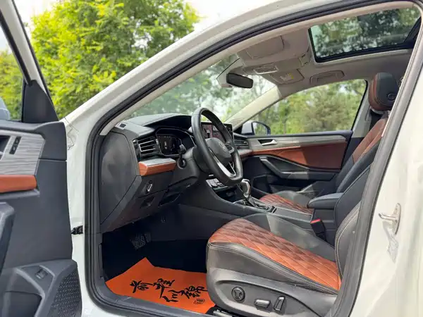 Volkswagen Sagitar 2022