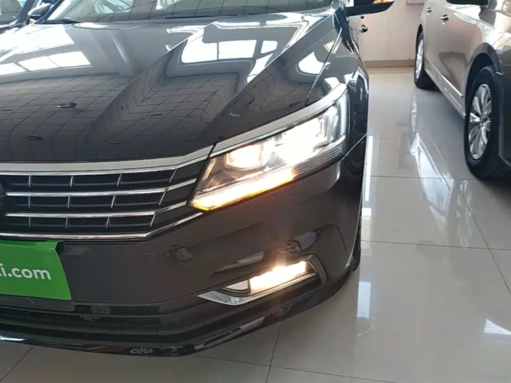 Volkswagen Passat 2018 — фото 24