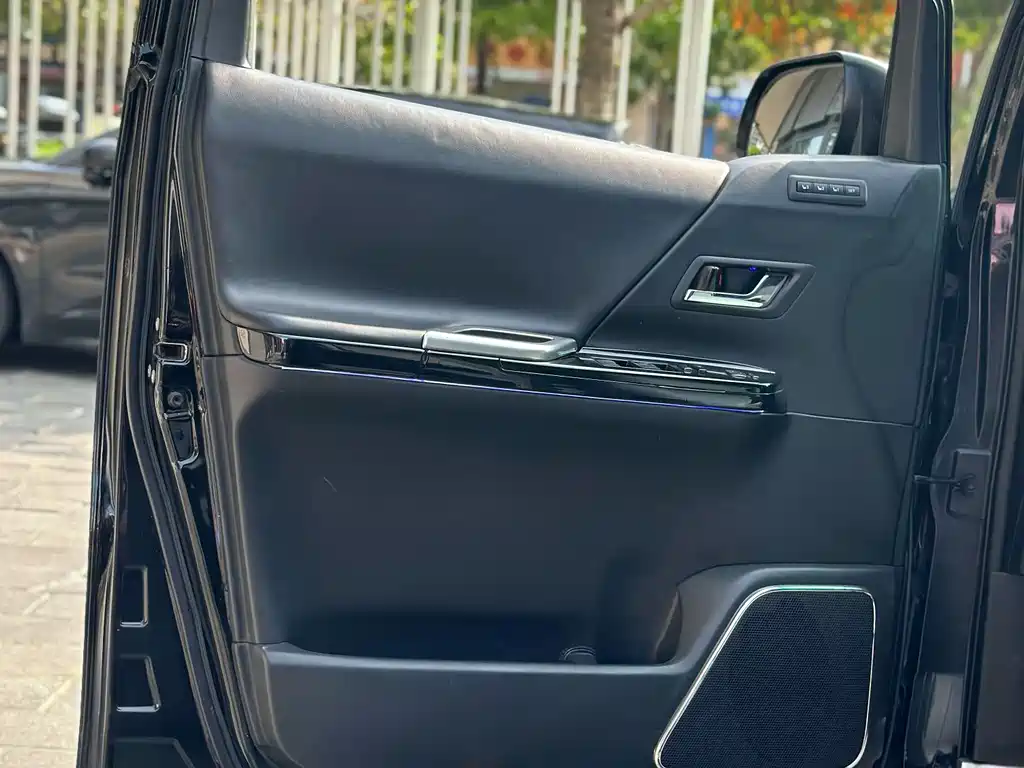 Toyota Alphard 2011 — фото 13