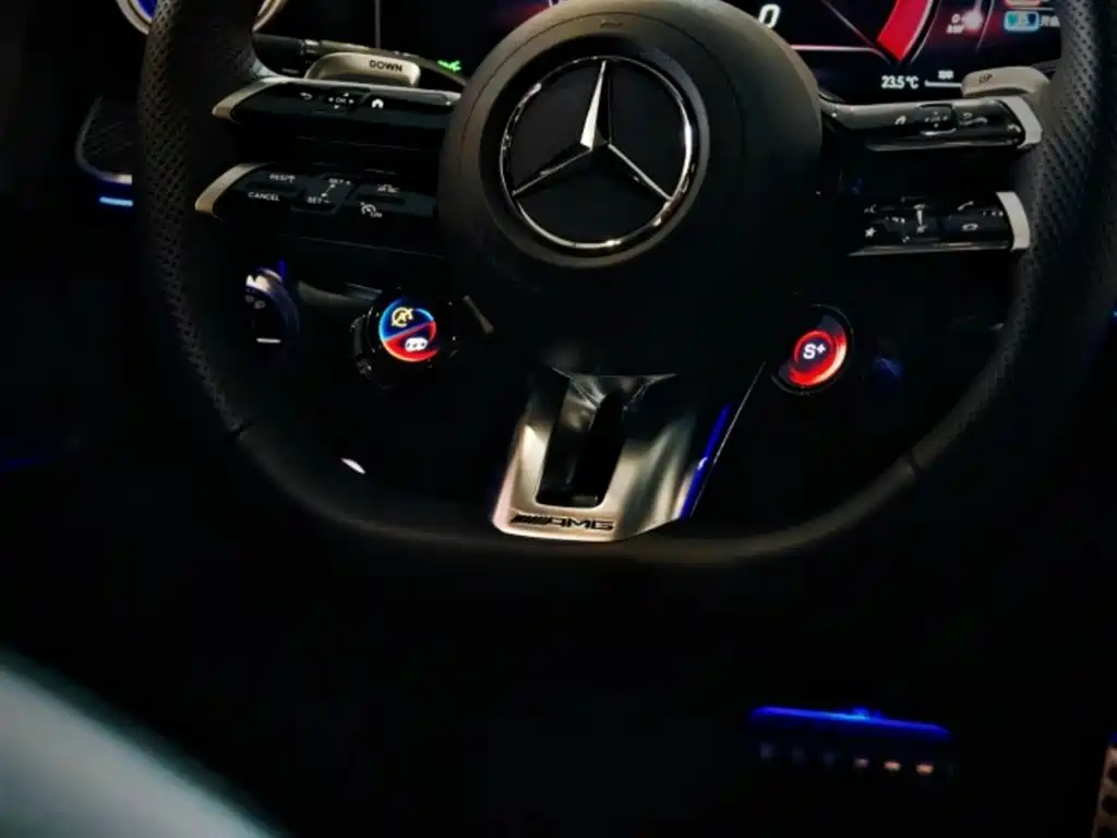 Mercedes-Benz C-Class AMG 2025 — фото 6