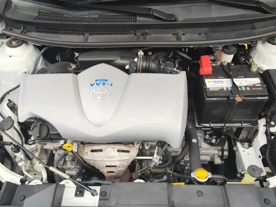 Toyota Yaris L 2015 — фото 10