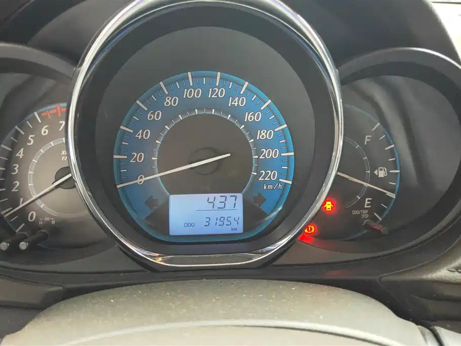 Toyota Yaris L 2015 — фото 14
