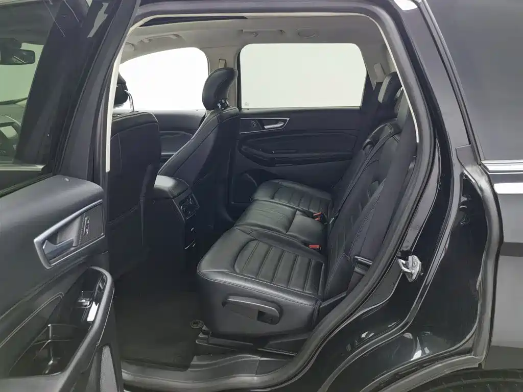 Ford Edge 2019 — фото 15