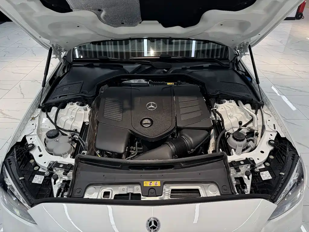 Mercedes-Benz C-Class 2025 — фото 15