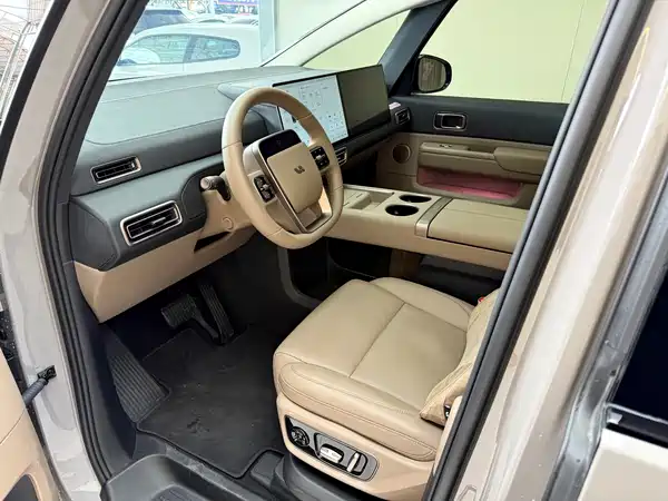 Li Auto MEGA 2025
