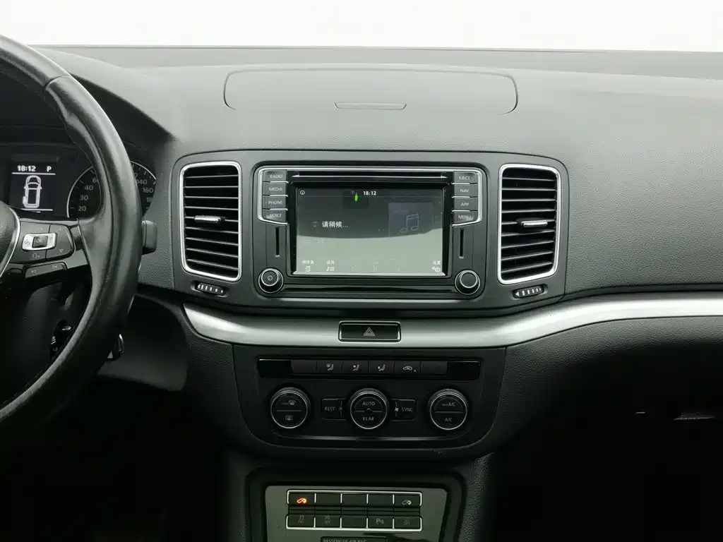Volkswagen Sharan 2017 — фото 12