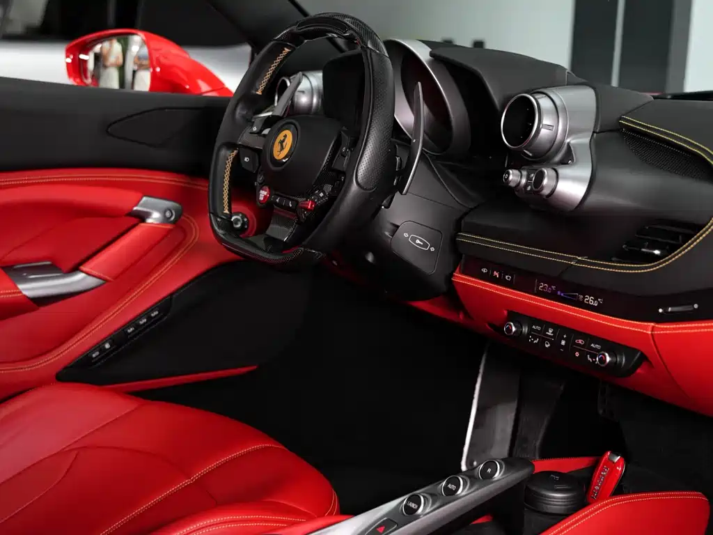 Ferrari F8 2021 — фото 20