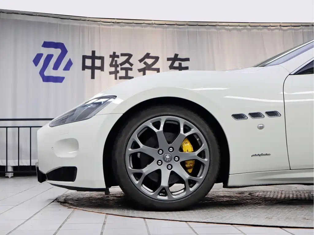 Maserati GranTurismo 2013 — фото 25