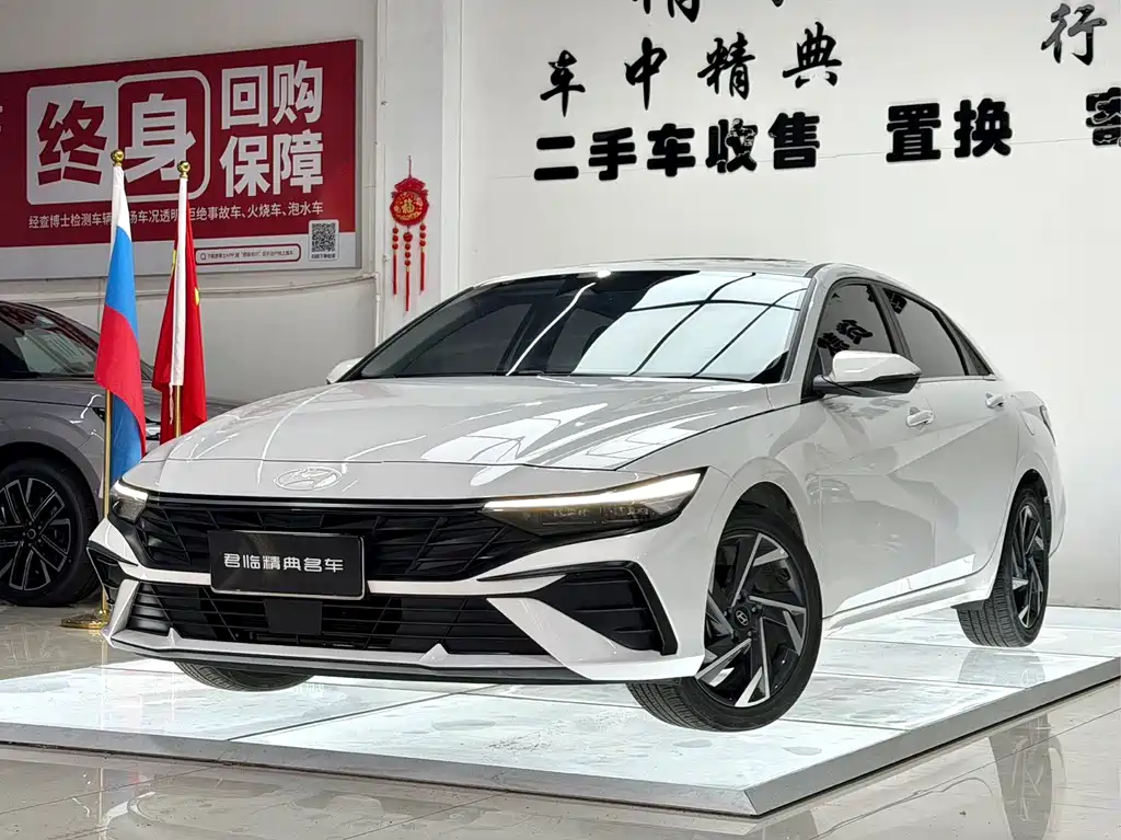 Hyundai Elantra 2023 — фото 1
