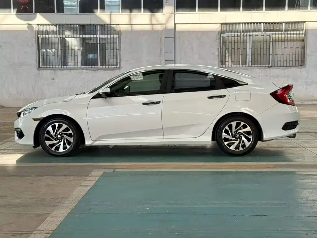 Honda Civic 2018 — фото 2