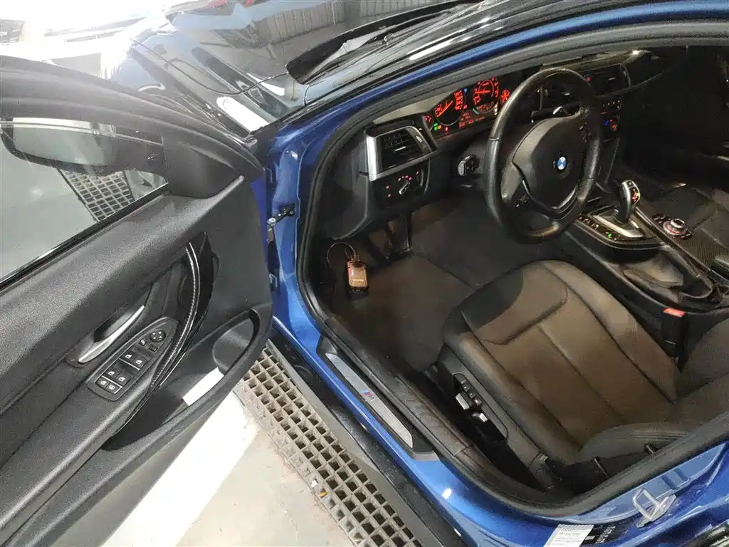 BMW 3 Series 2018 — фото 13