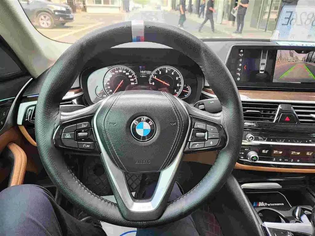 BMW 5 Series 2018 — фото 9