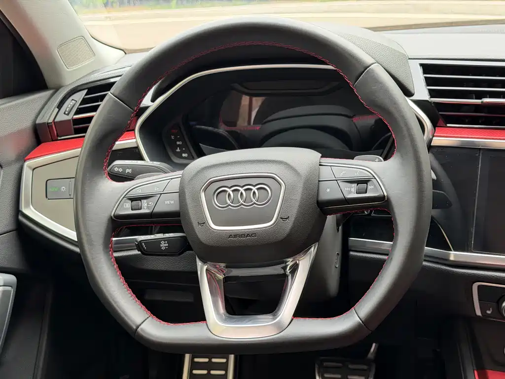 Audi Q3 2023 — фото 16