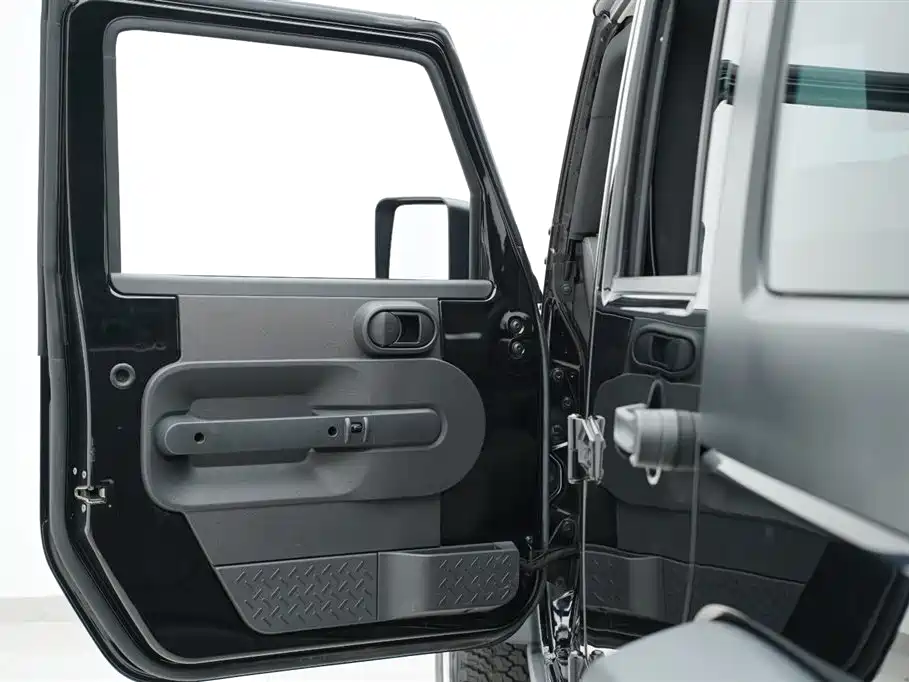 Jeep Wrangler 2010 — фото 27
