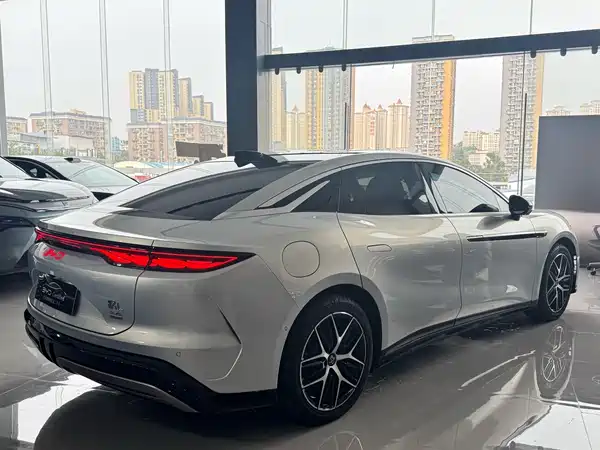 BYD Han L 2025