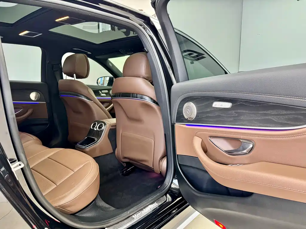 Mercedes-Benz E-Class 2022 — фото 11