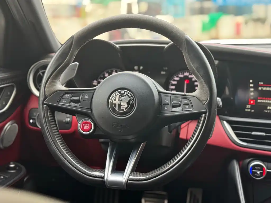 Alfa Romeo Giulia 2018 — фото 5