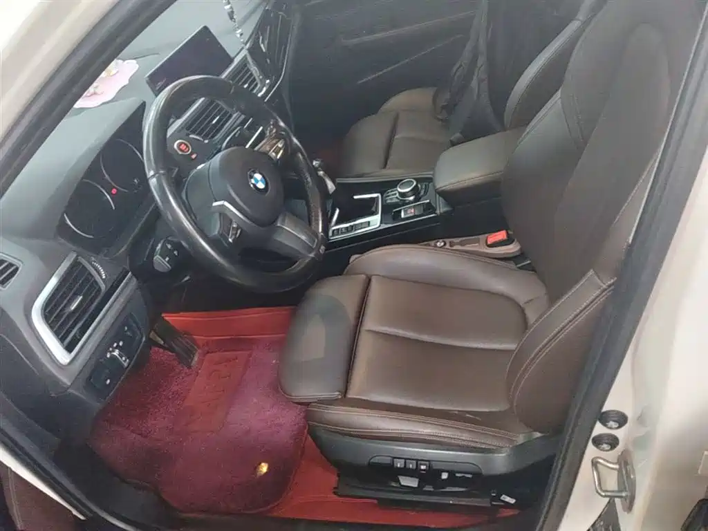 BMW 1 Series 2019 — фото 15