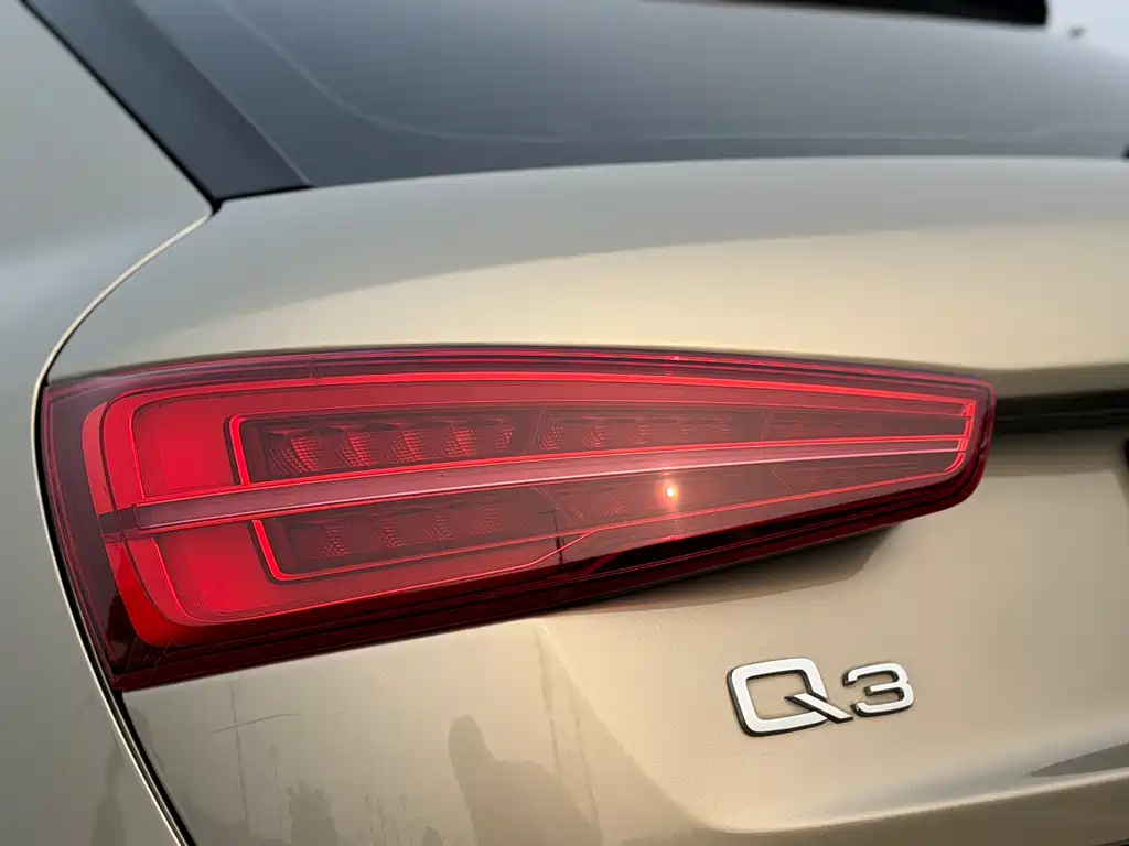 Audi Q3 2018 — фото 8