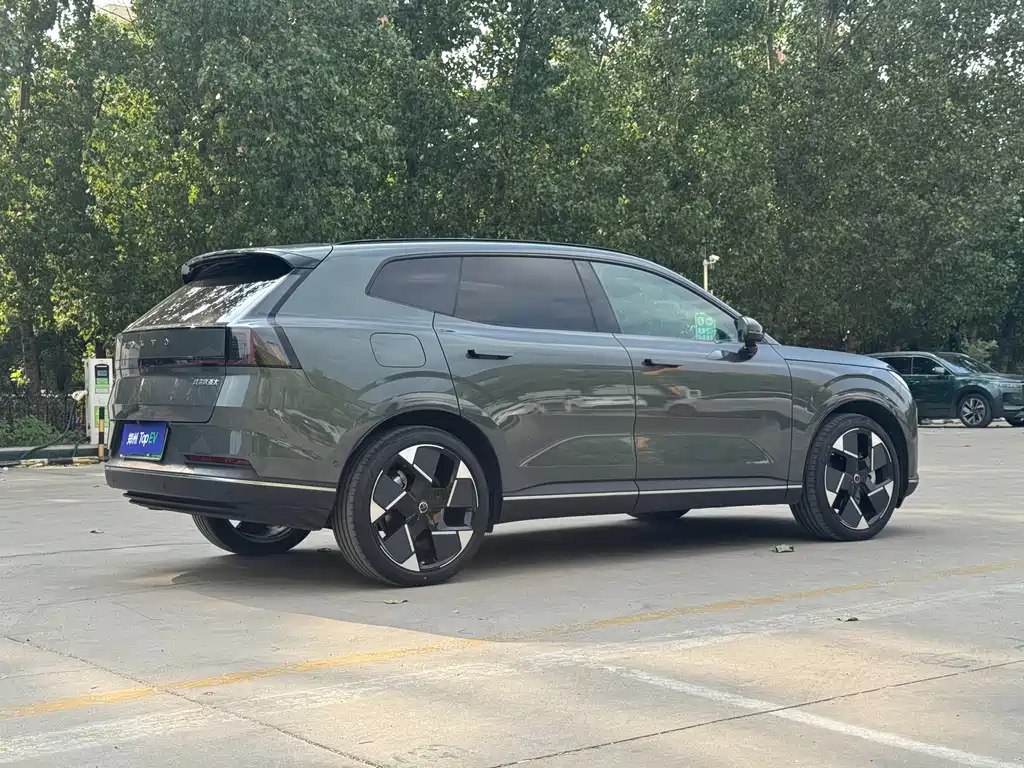 Volvo XC70 PHEV 2025 — фото 12