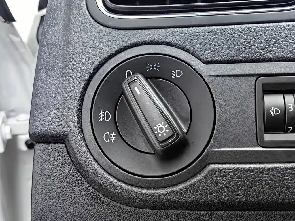 Volkswagen Polo 2017 — фото 21