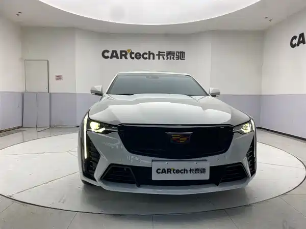 Cadillac CT4 2022