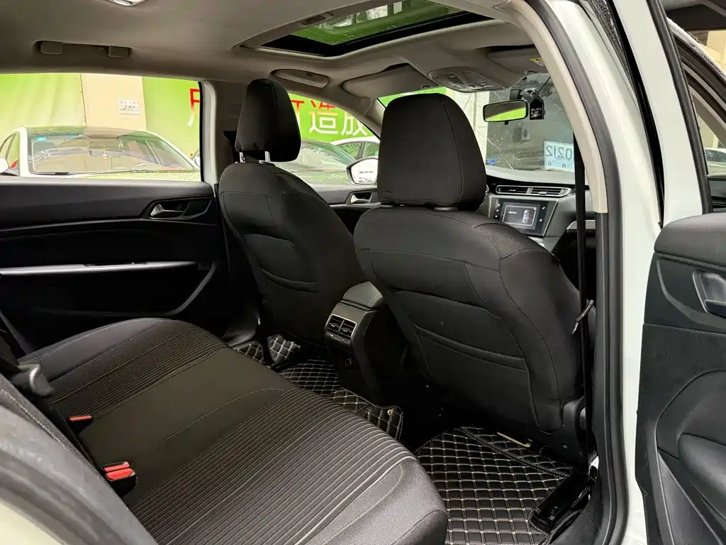 Peugeot 408 2016