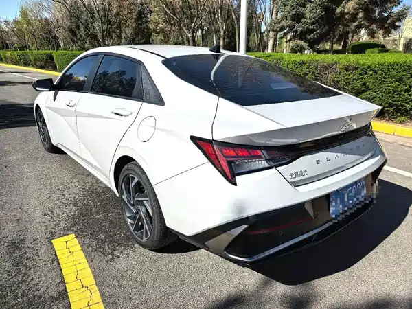 Hyundai Elantra 2024