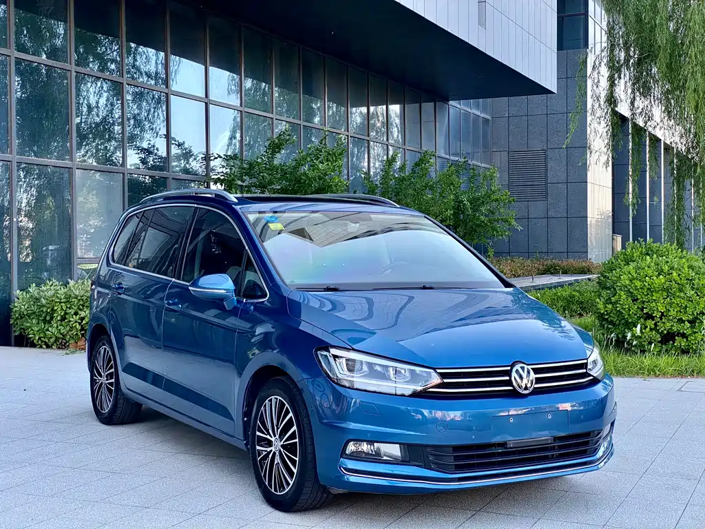 Volkswagen Touran 2017 — фото 3