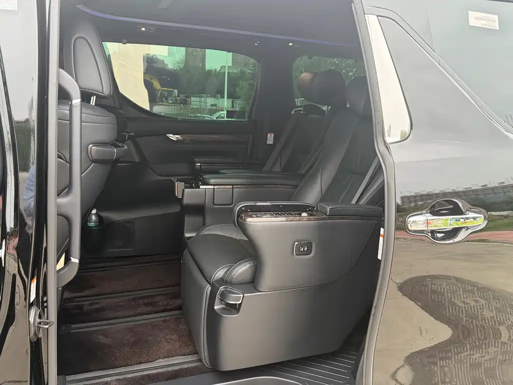 Toyota Alphard 2020 — фото 13