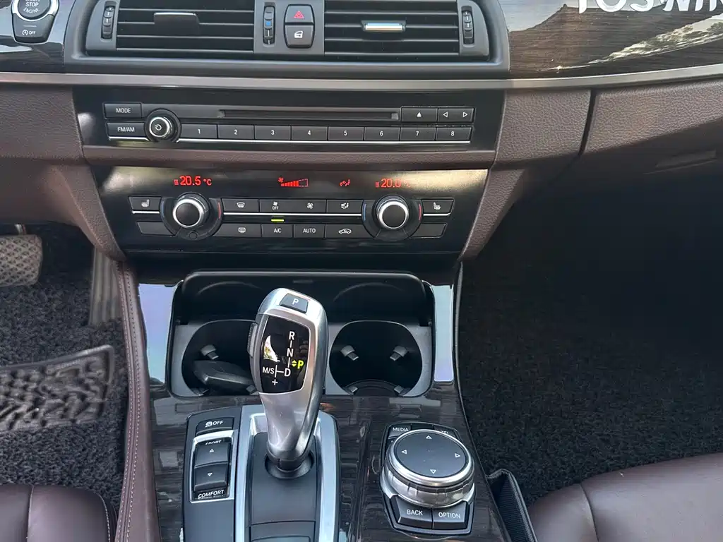 BMW 5 Series 2015 — фото 21