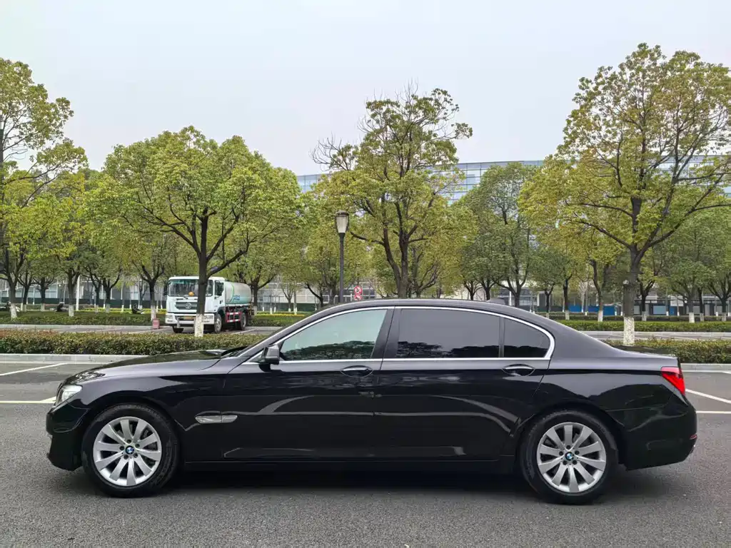 BMW 7 Series 2015 — фото 6