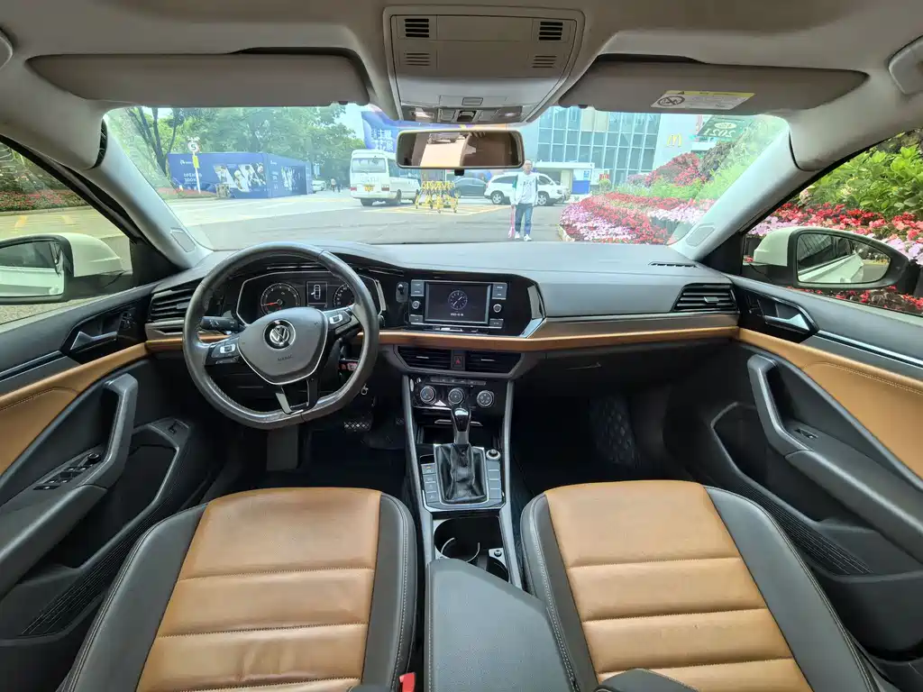Volkswagen Sagitar 2019