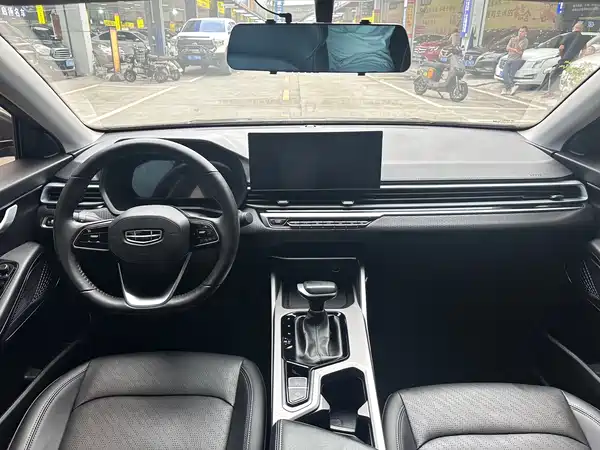 Geely Emgrand 2023