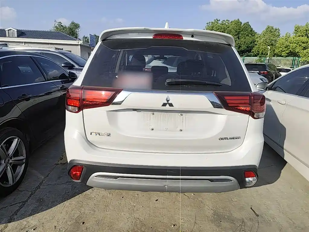 Mitsubishi Outlander 2020 — фото 5