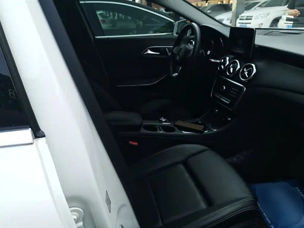 Mercedes-Benz GLA 2018 — фото 25