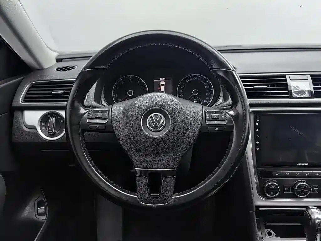 Volkswagen Passat 2015 — фото 11