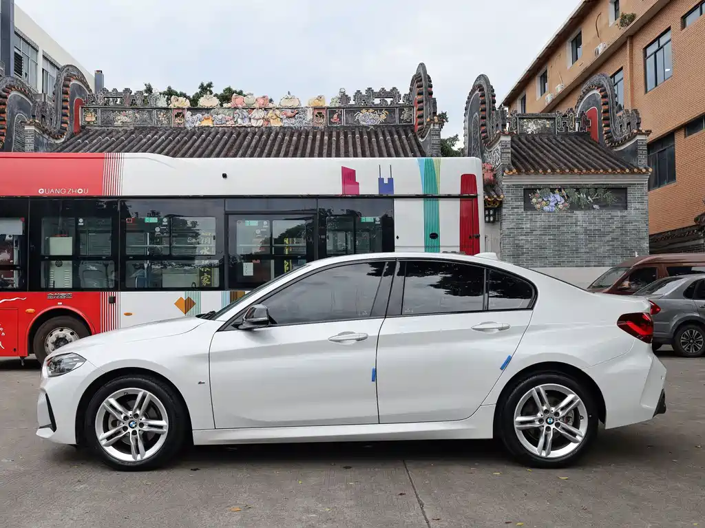 BMW 1 Series 2023 — фото 13