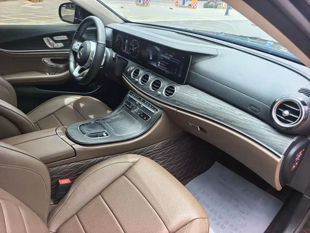 Mercedes-Benz E-Class 2019 — фото 12