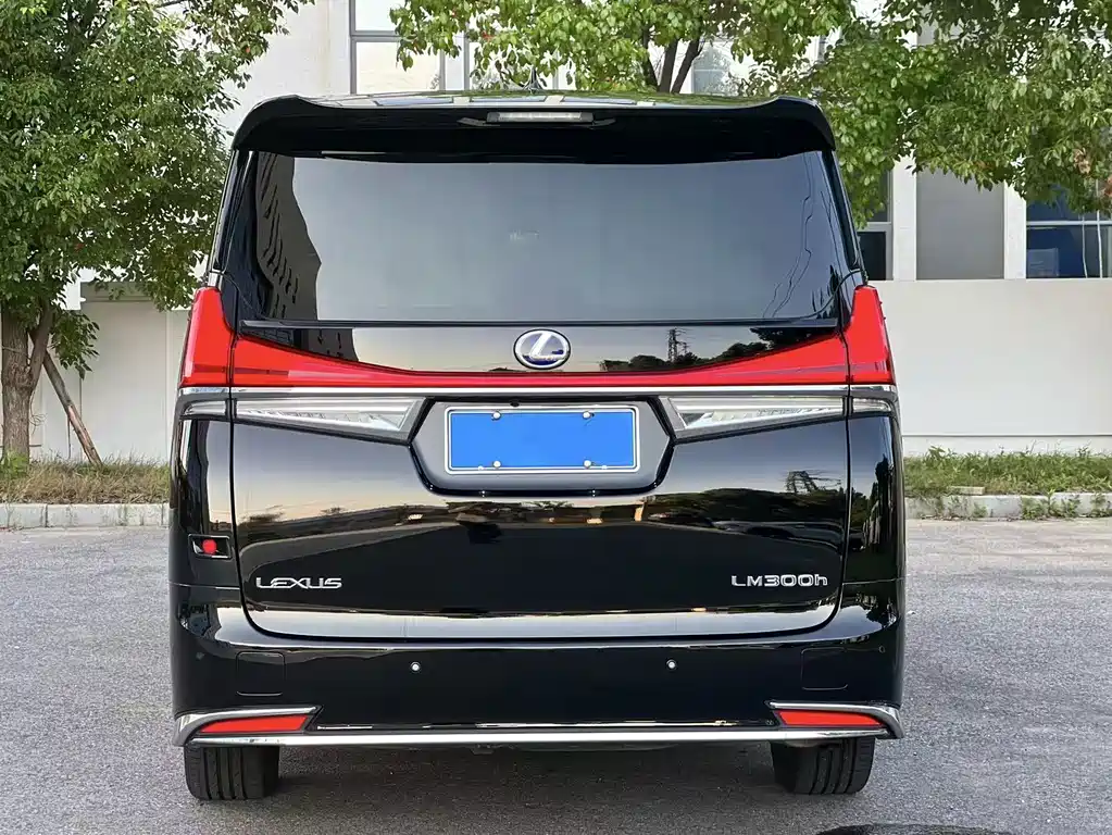 Lexus LM 2022