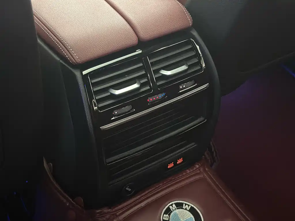 BMW 5 Series 2021 — фото 13