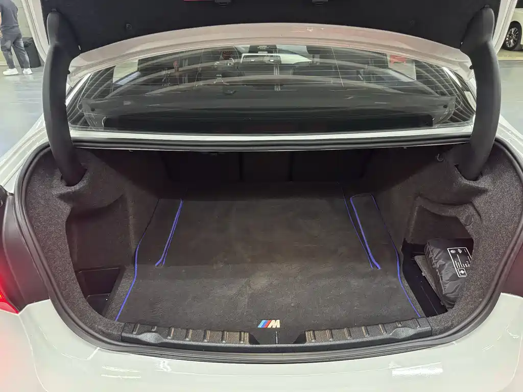 BMW 3 Series 2018 — фото 15